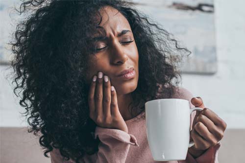 emergency-dental-services (2) woman who has a toothache and needs to seek emergency dental services