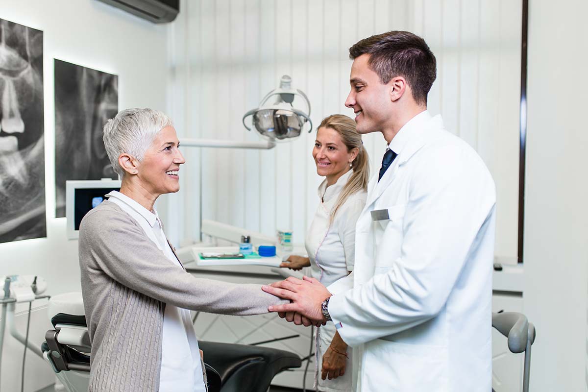patient thanking dentist after dental emergency